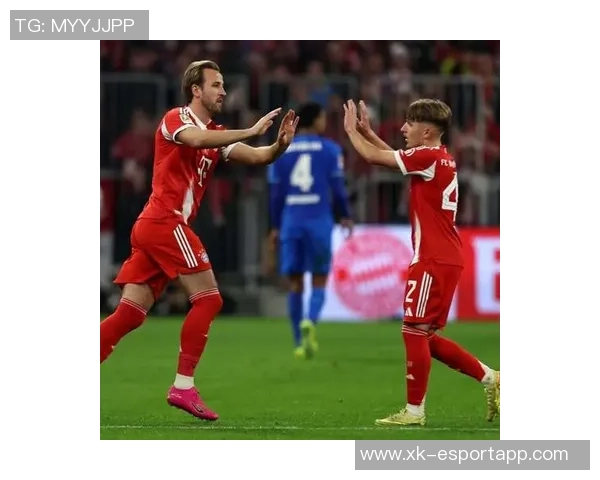 拜仁25-26赛季全家福揭晓夏窗四新援与德超杯奖杯沙拉盘同框亮相